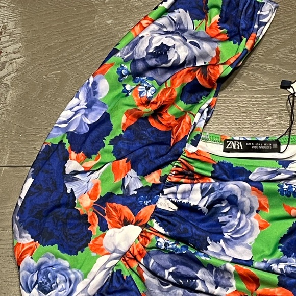 Zara Asymmetrical Neck Line Green Blue Orange Floral Bodysuit Blouse NWT Medium - Picture 2 of 8